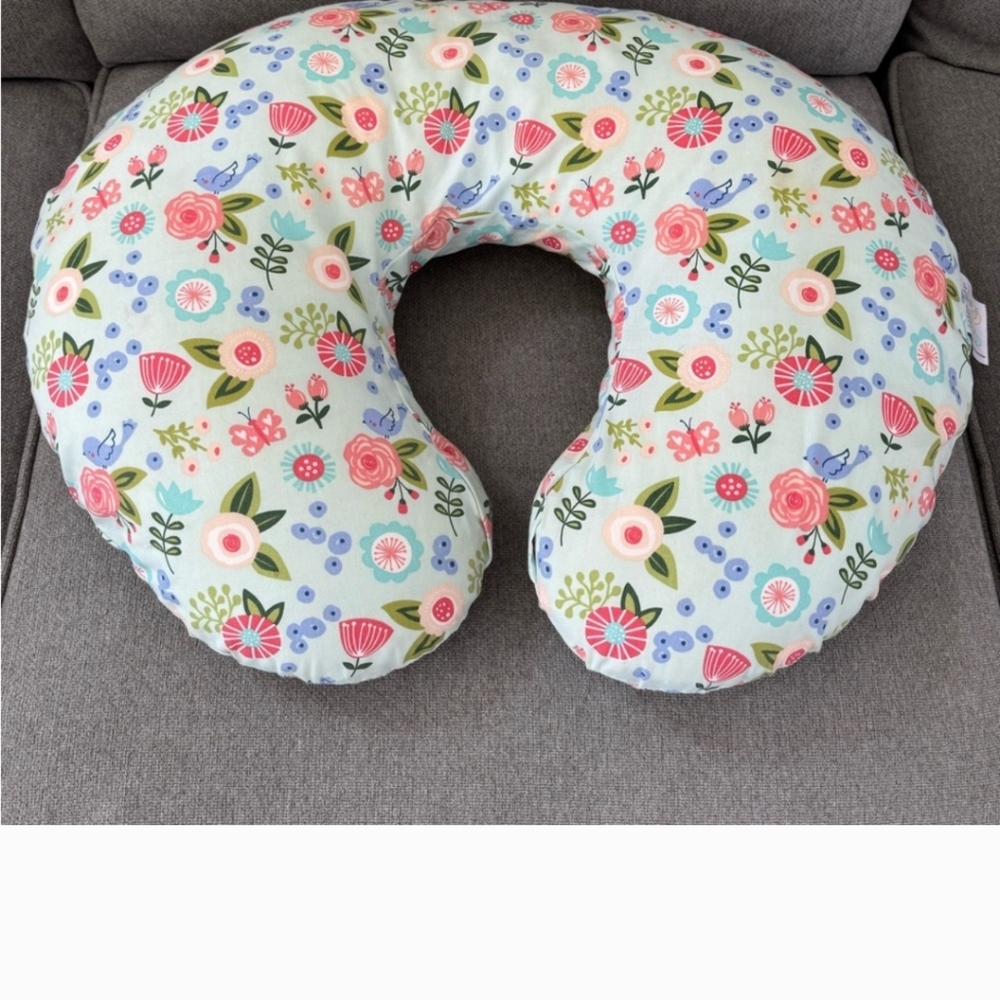 Boppy Pillow With 2 Flower Covers. Guc